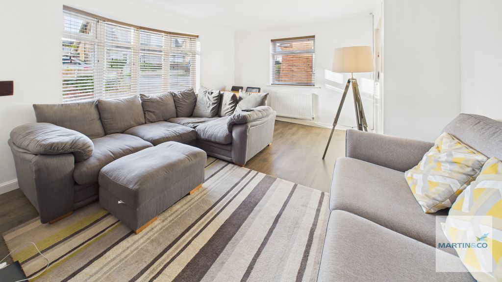 Property photo 3 of 25 Cam03663G0-Pr0215-Still004