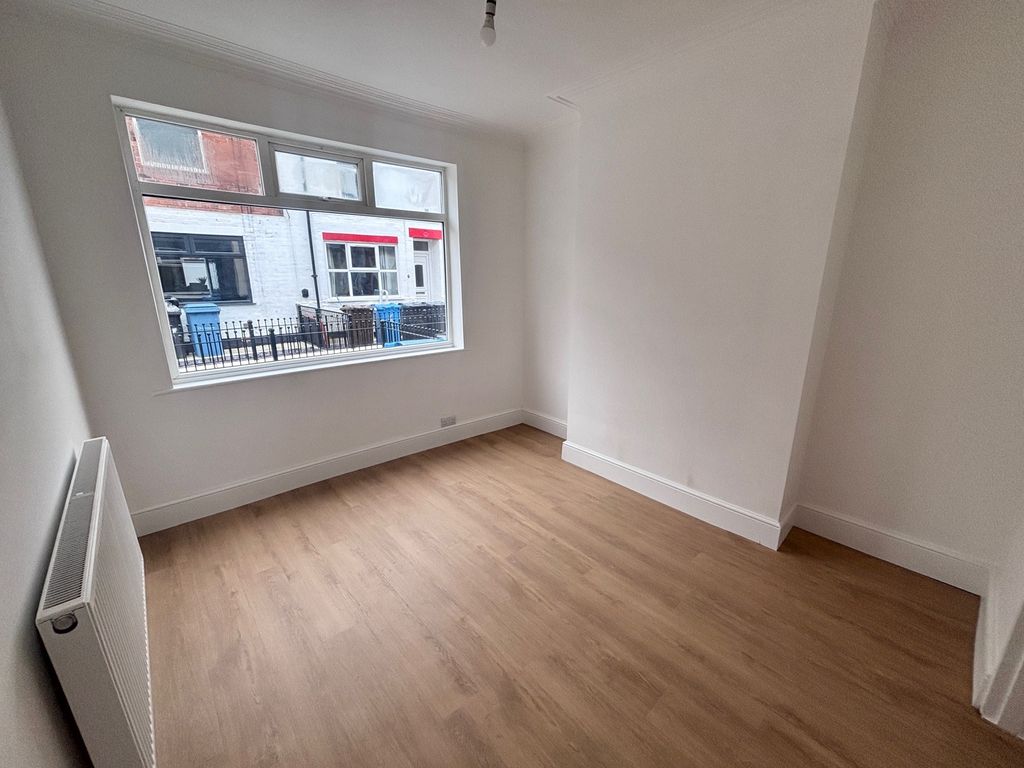 Property photo 3 of 7 Living Room