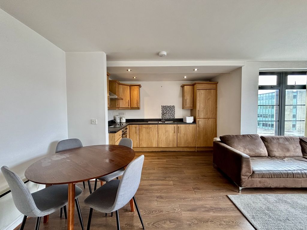 Property photo 2 of 15 Image00008