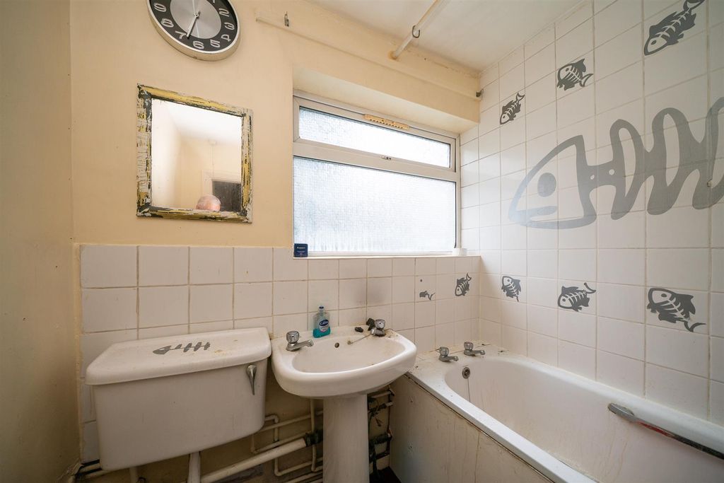 Property photo 3 of 12 Bathroom
