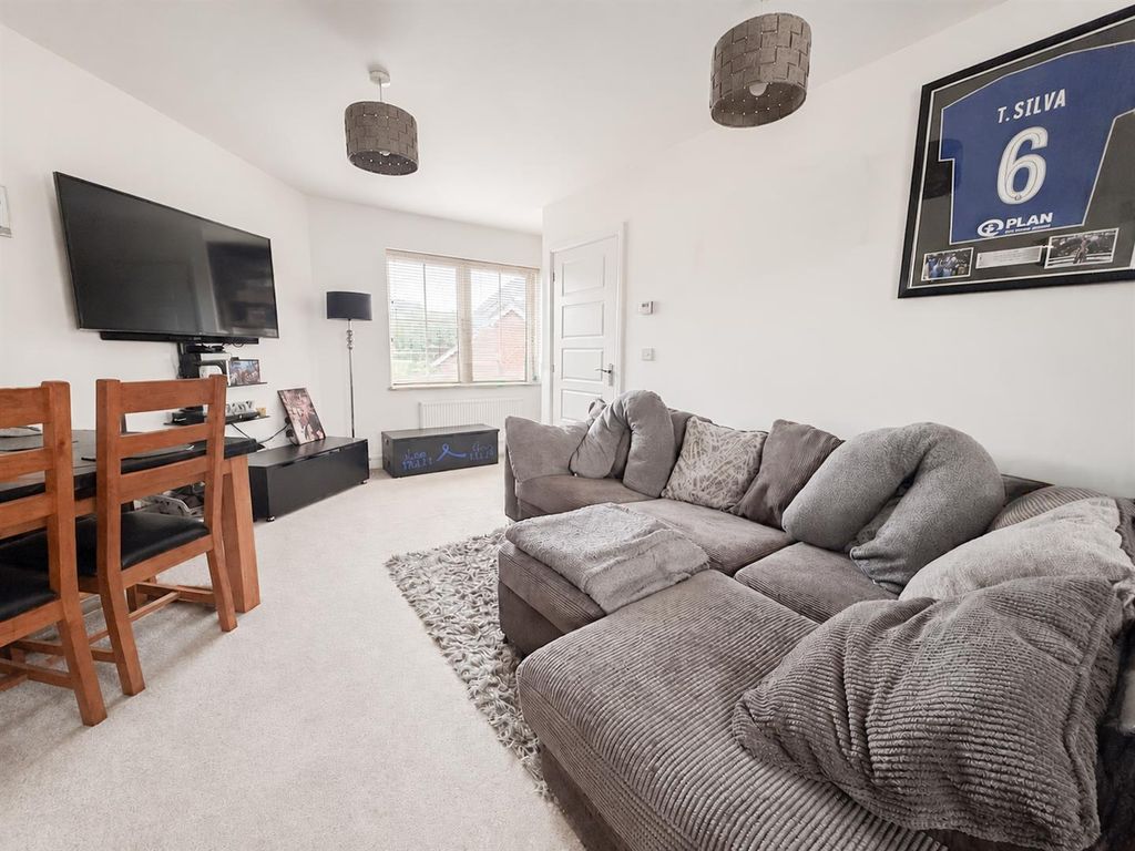 Property photo 3 of 13