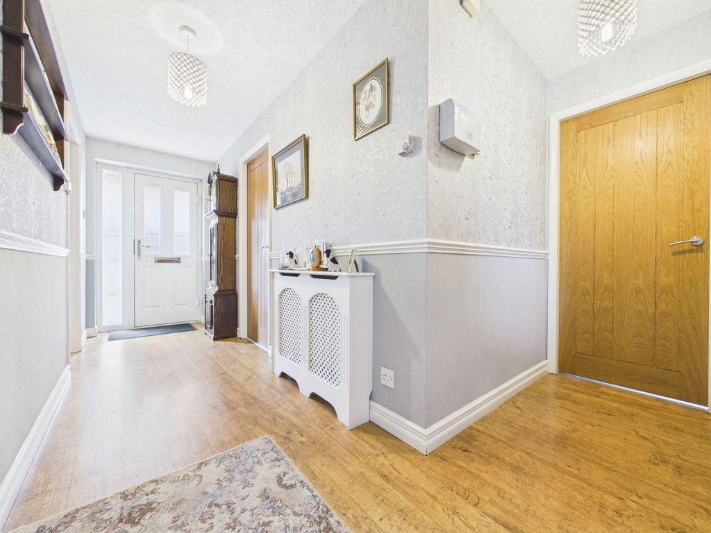 Property photo 2 of 23 Entrance Hall