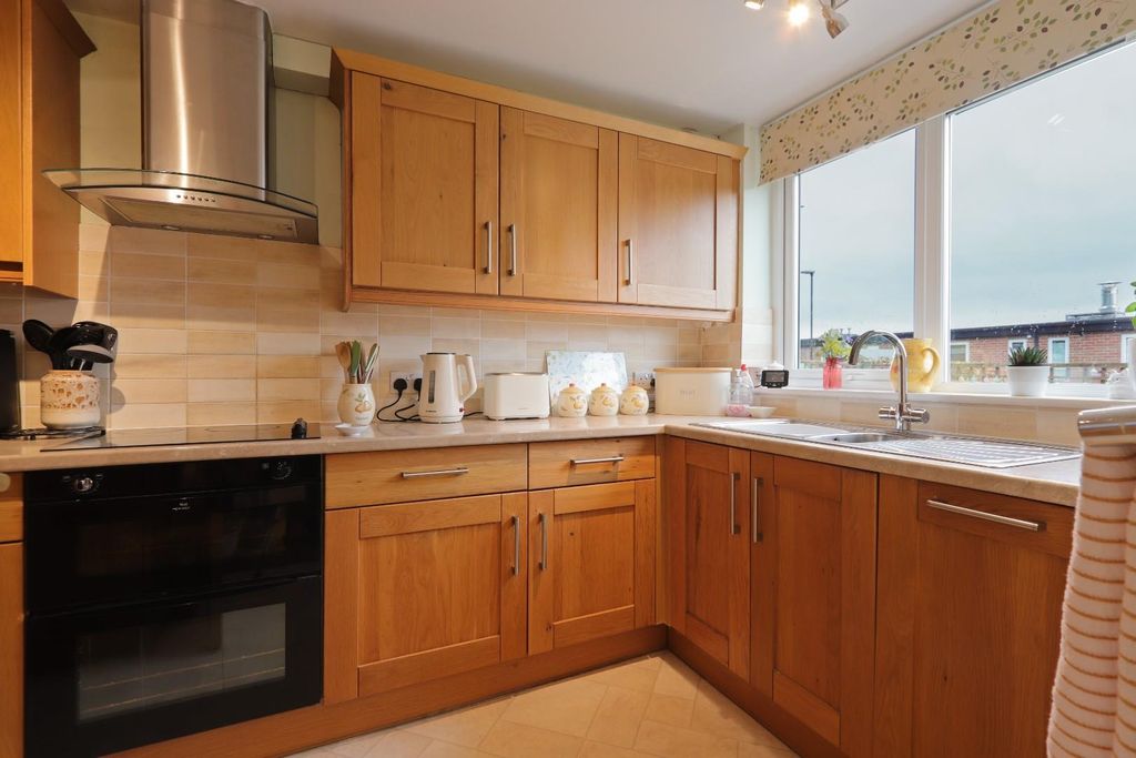 Property photo 3 of 33 Kitchen