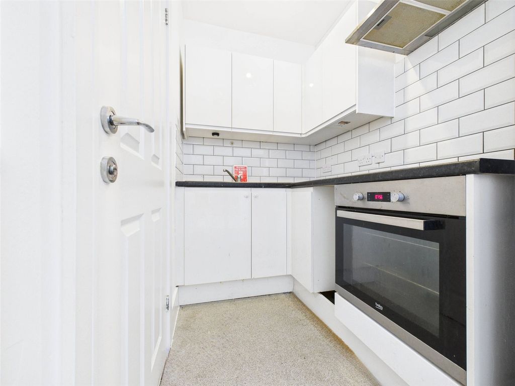 Property photo 1 of 11 Kitchen