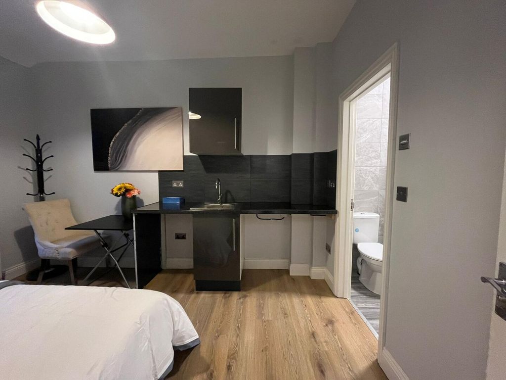 Property photo 2 of 8 Bedroom