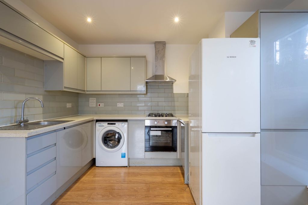 Property photo 2 of 9 4866251