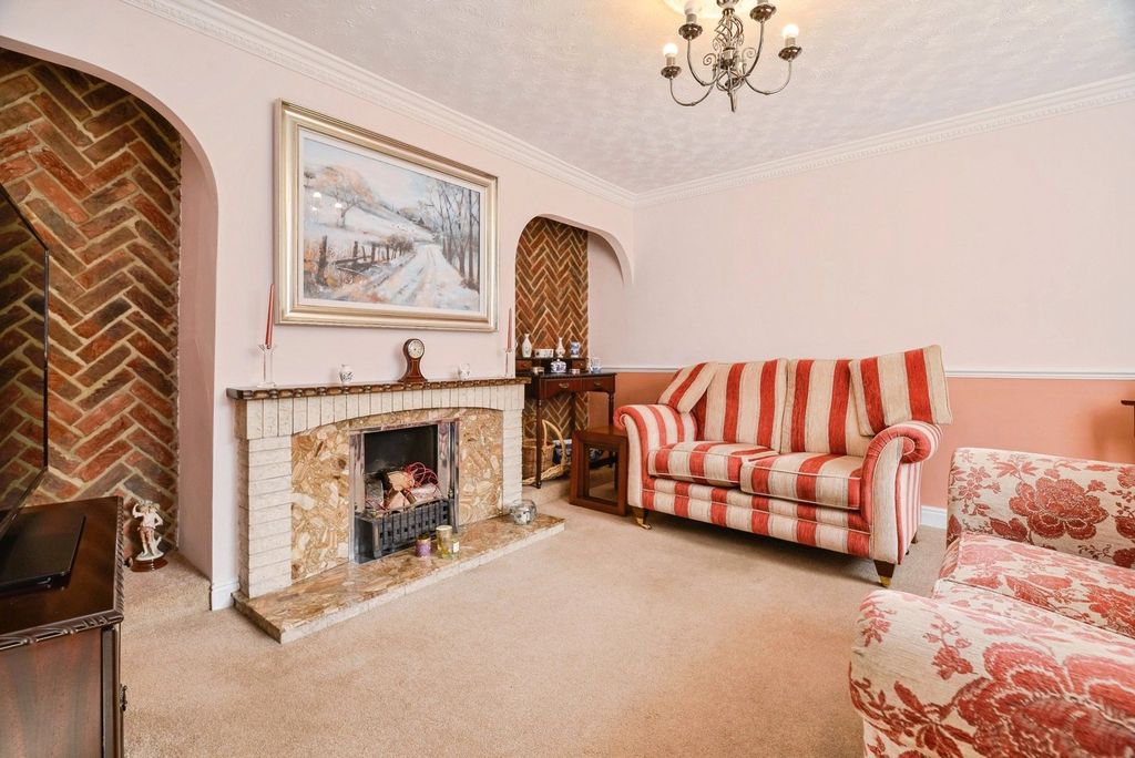 Property photo 3 of 16 Picture No. 11