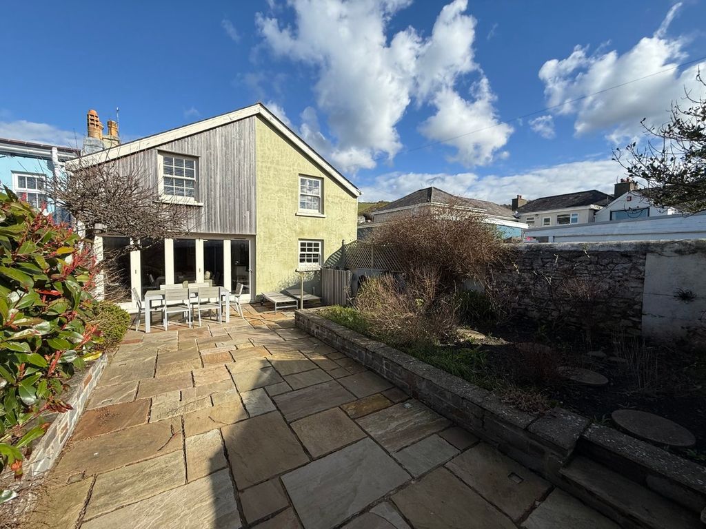 Property photo 2 of 37
