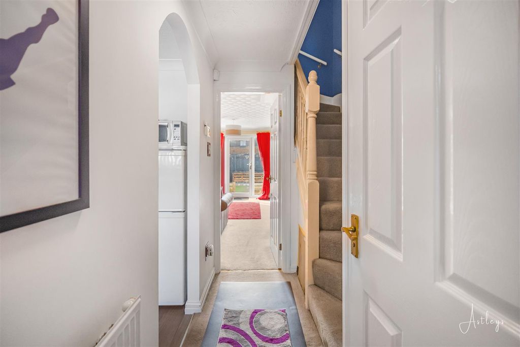Property photo 2 of 16 Hallway