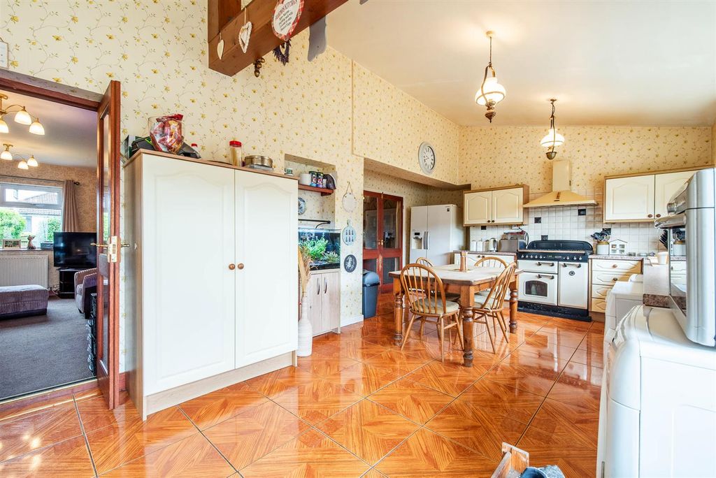 Property photo 2 of 25 Kitchen/Dining Room