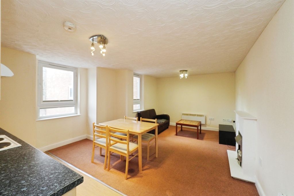 Property photo 3 of 18