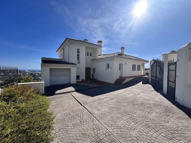 Property photo 1 of 42