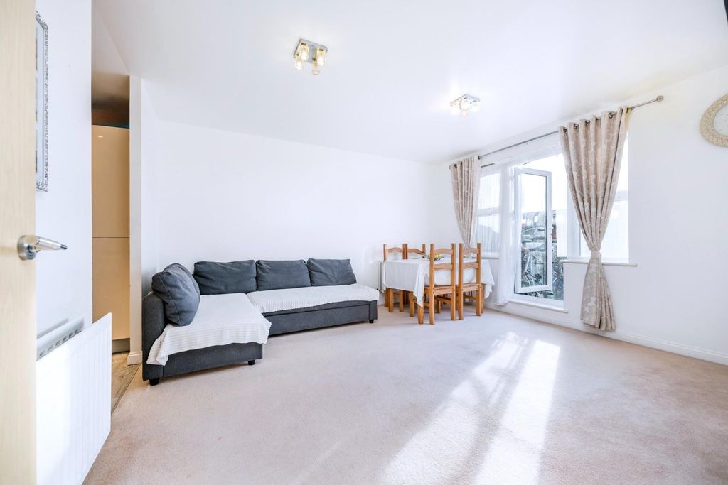 Property photo 2 of 8 53919_Hi_Res_ (6).Jpg