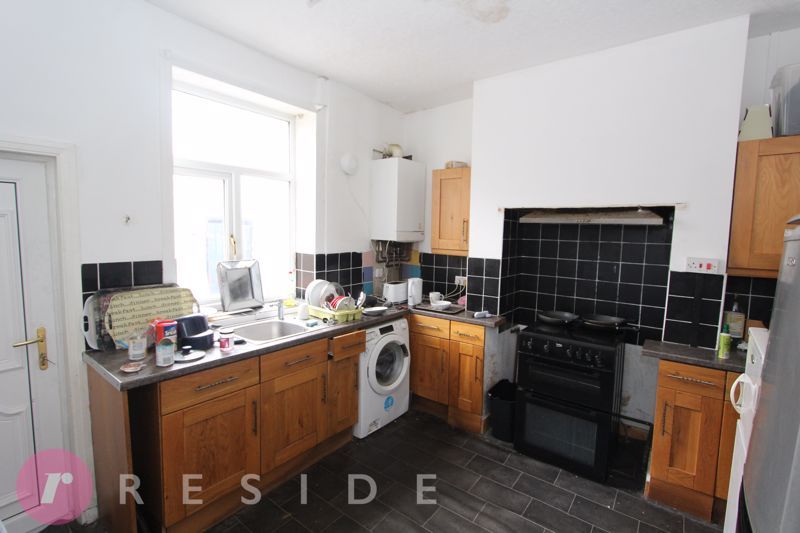 Property photo 2 of 6 Kitchen
