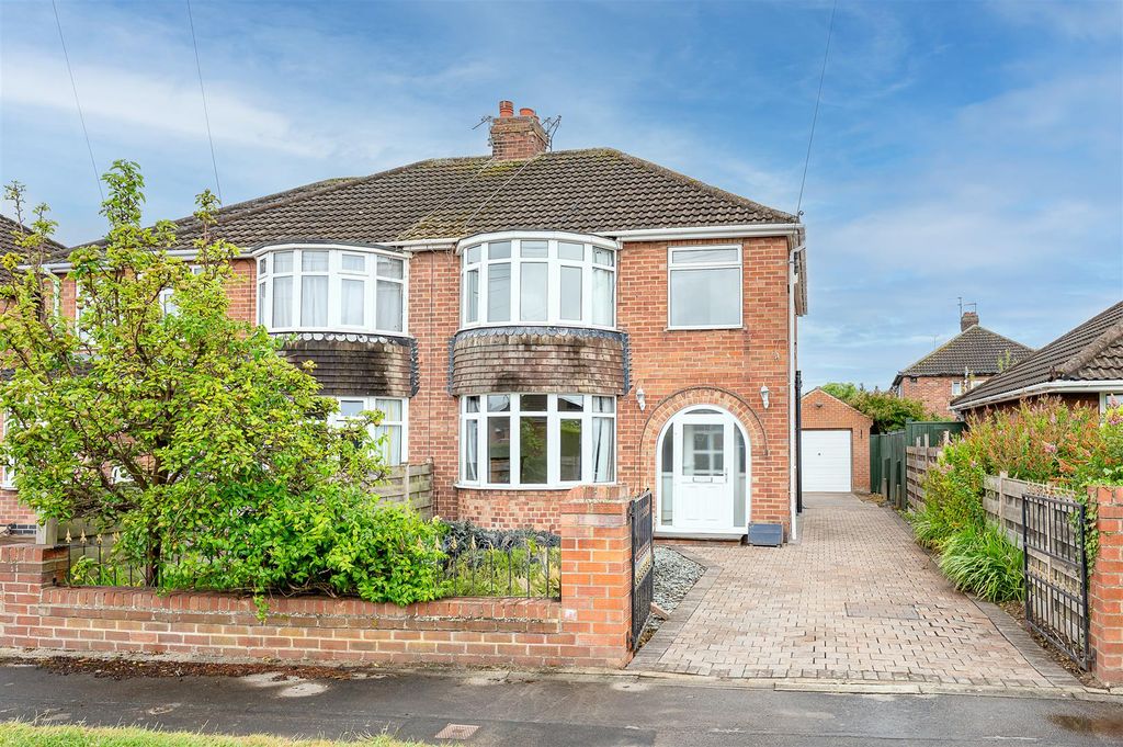 Property photo 1 of 15 External