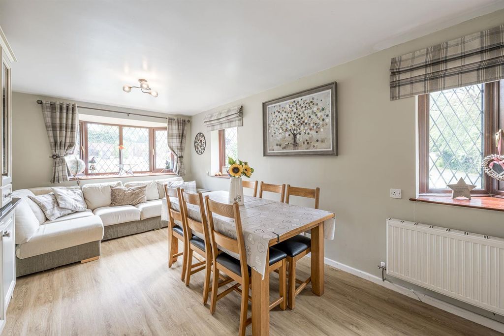 Property photo 3 of 28