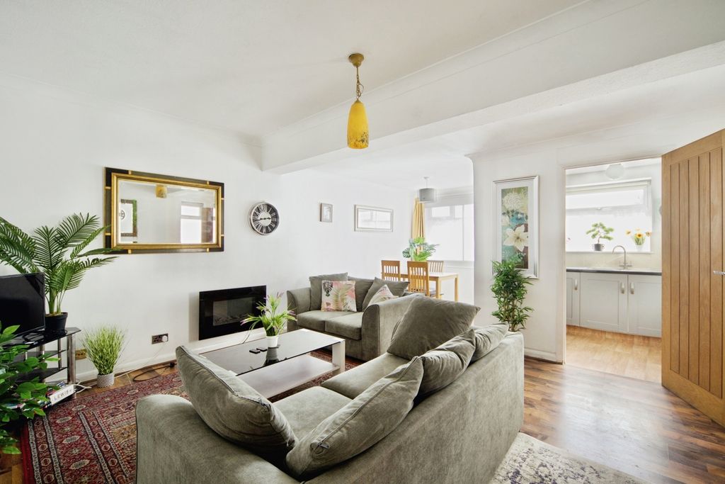 Property photo 2 of 17 Pbox-Img.Jpg