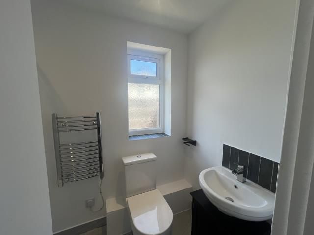 Property photo 3 of 11 Bathroom