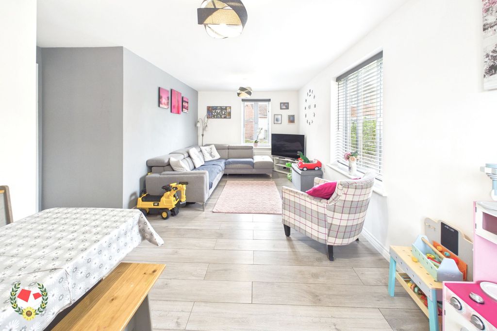 Property photo 2 of 12