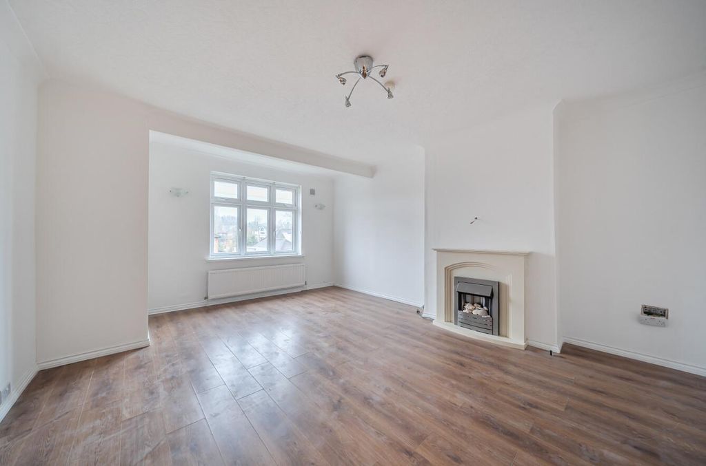 Property photo 2 of 10 Davidson Frost-Wellings, Dfw, Kenneth Gardens,Livi