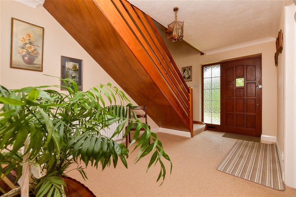 Property photo 2 of 22 Entrance Hall