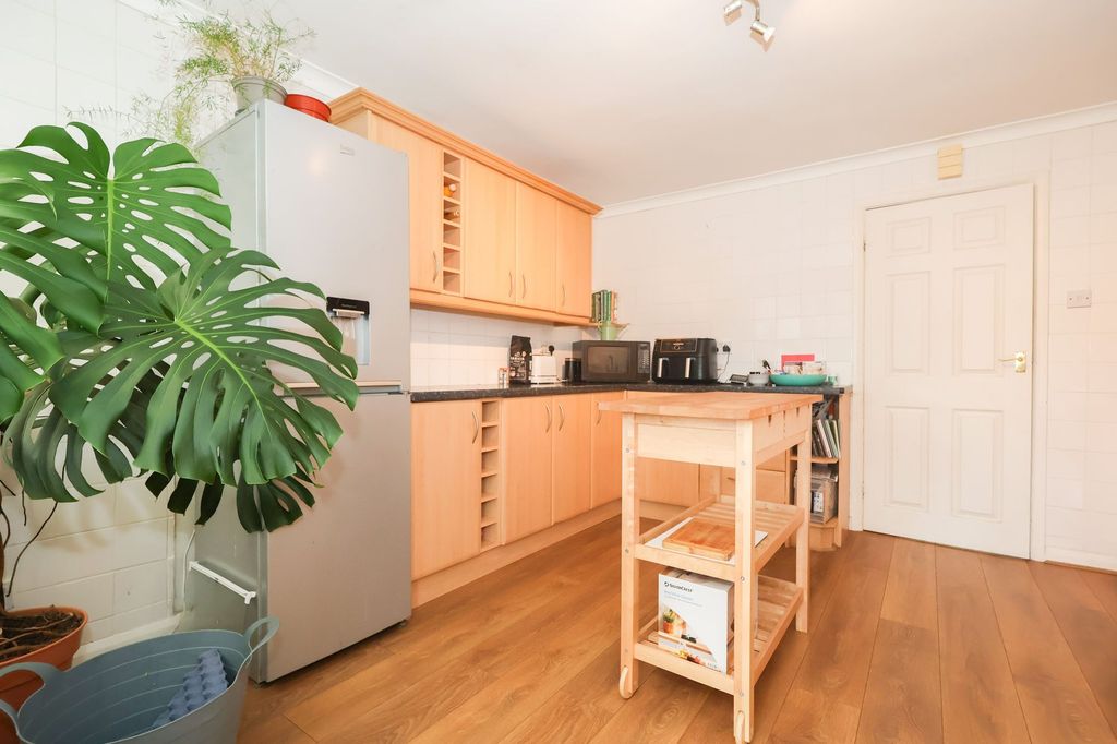 Property photo 3 of 19 Kitchen