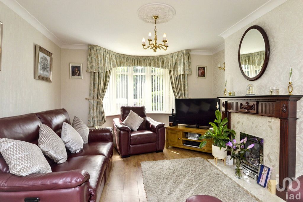 Property photo 3 of 39
