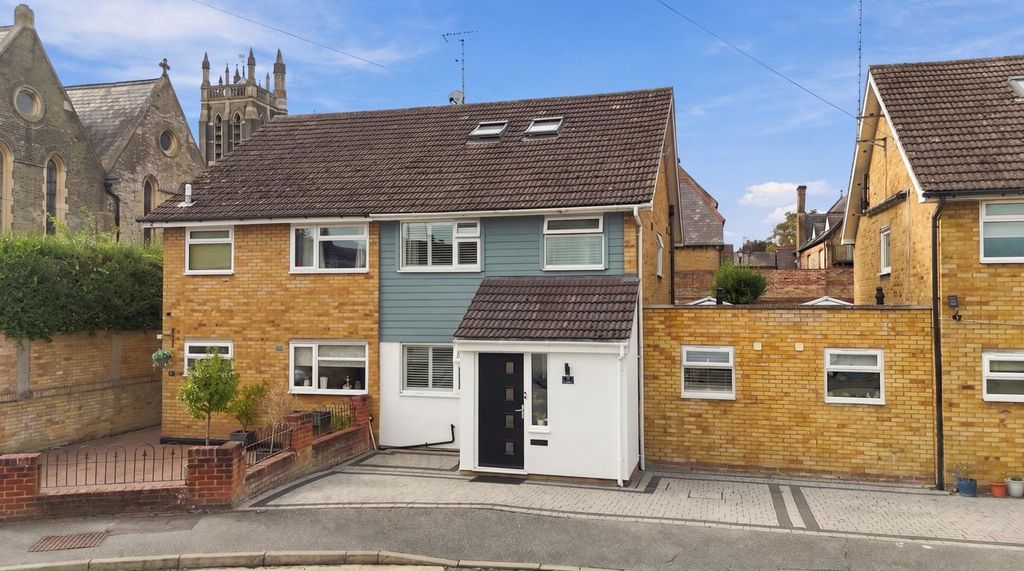 Property photo 1 of 32