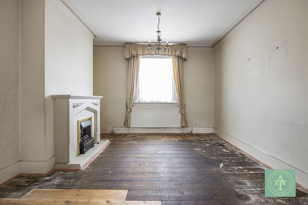 Property photo 3 of 20 Gallery