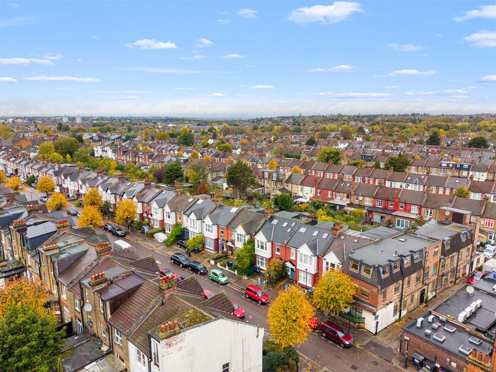 Property photo 2 of 25