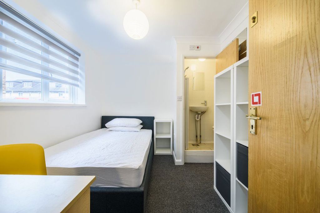 Property photo 3 of 43