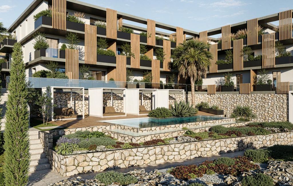 Property photo 3 of 32