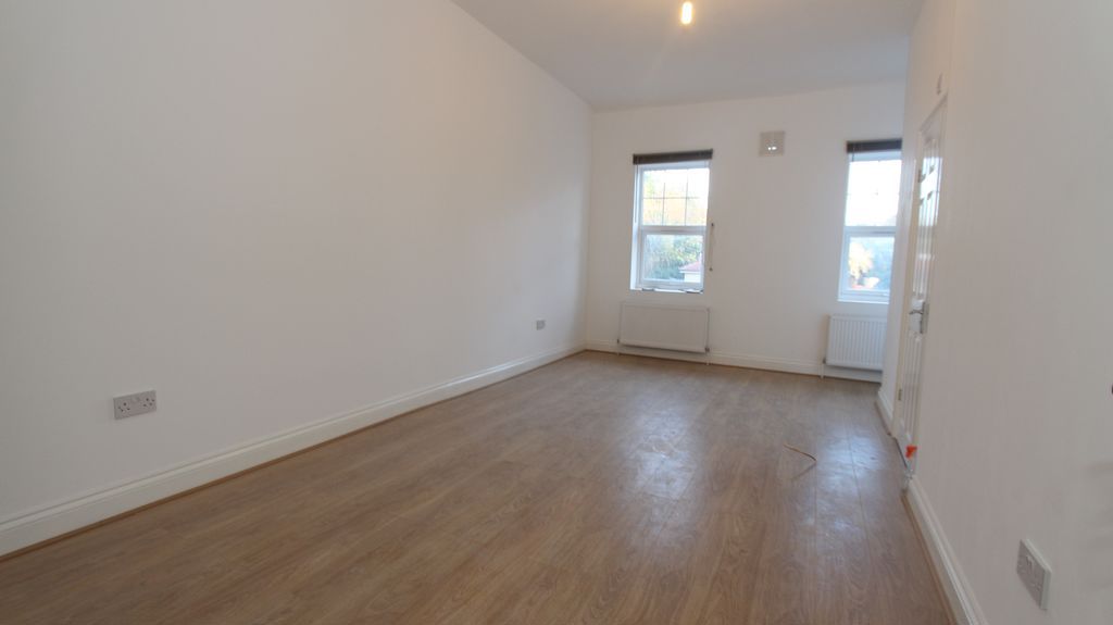 Property photo 3 of 11 Photo 12