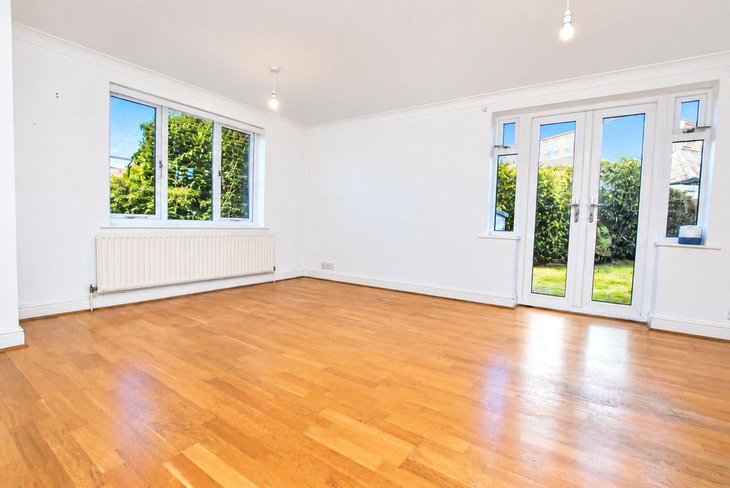 Property photo 3 of 7 Picture No. 06