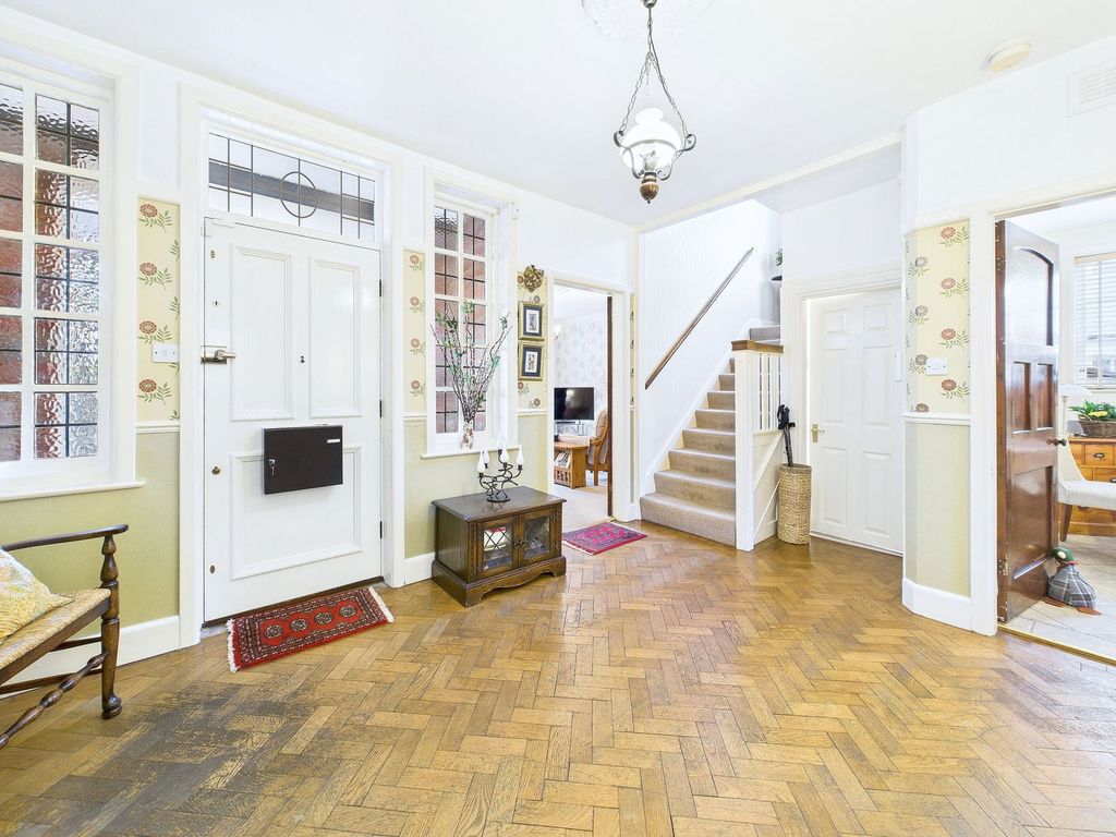 Property photo 2 of 27