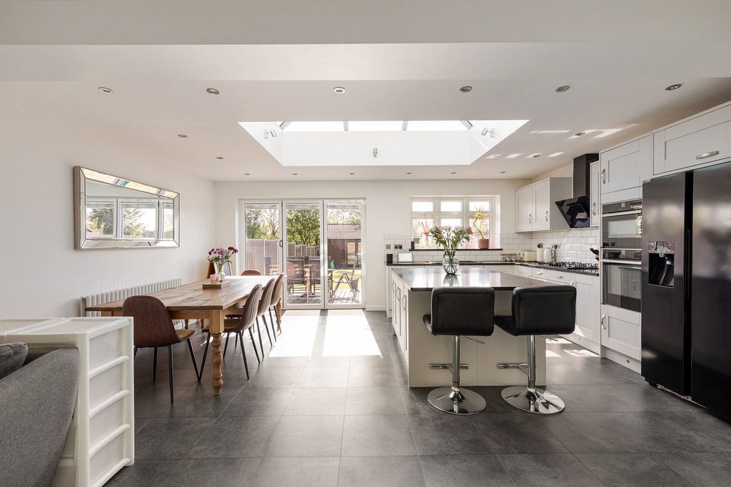 Property photo 2 of 26