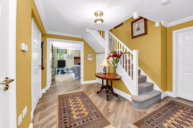 Property photo 3 of 34 Entrance Hall