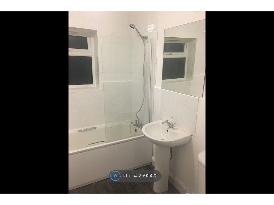 Property photo 3 of 17 Bathroom