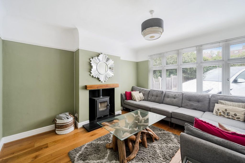 Property photo 2 of 20 Winkworth Road (13).Jpg