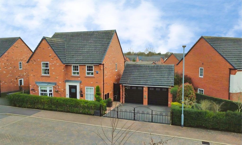 Property photo 1 of 47 Yew Cr Front 2.Jpg