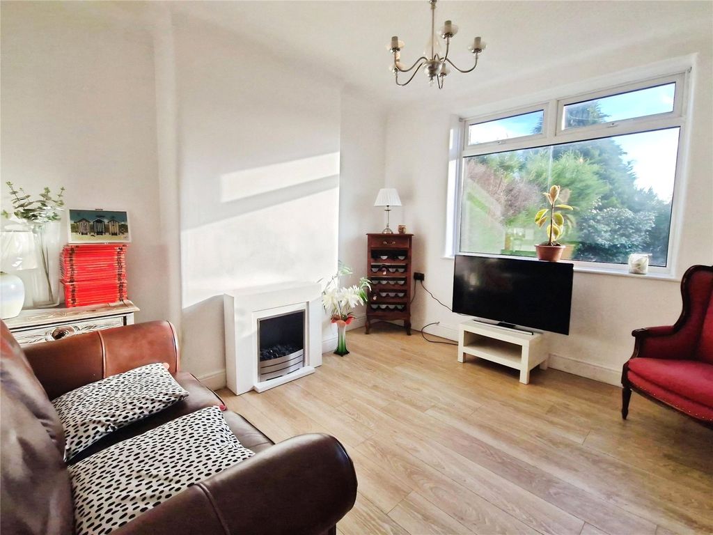 Property photo 2 of 18 Picture No. 30