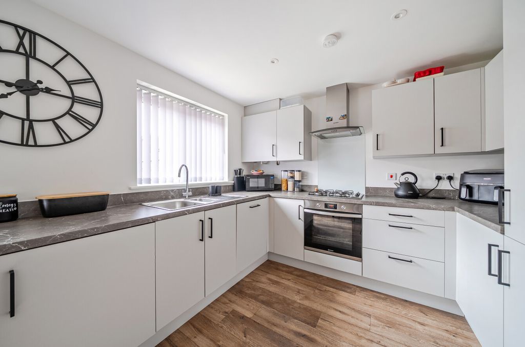 Property photo 2 of 13 1403891-10-698Dea...