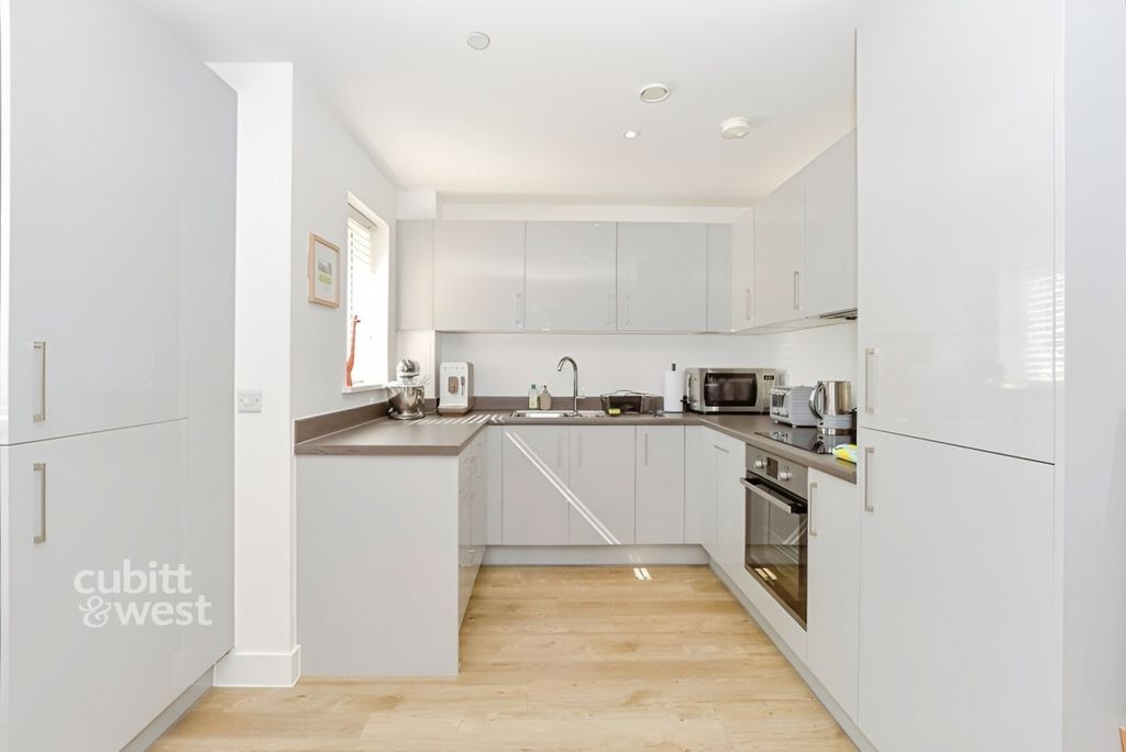 Property photo 3 of 10 26533Eea-4