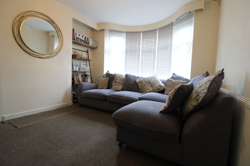 Property photo 3 of 10 Living Room