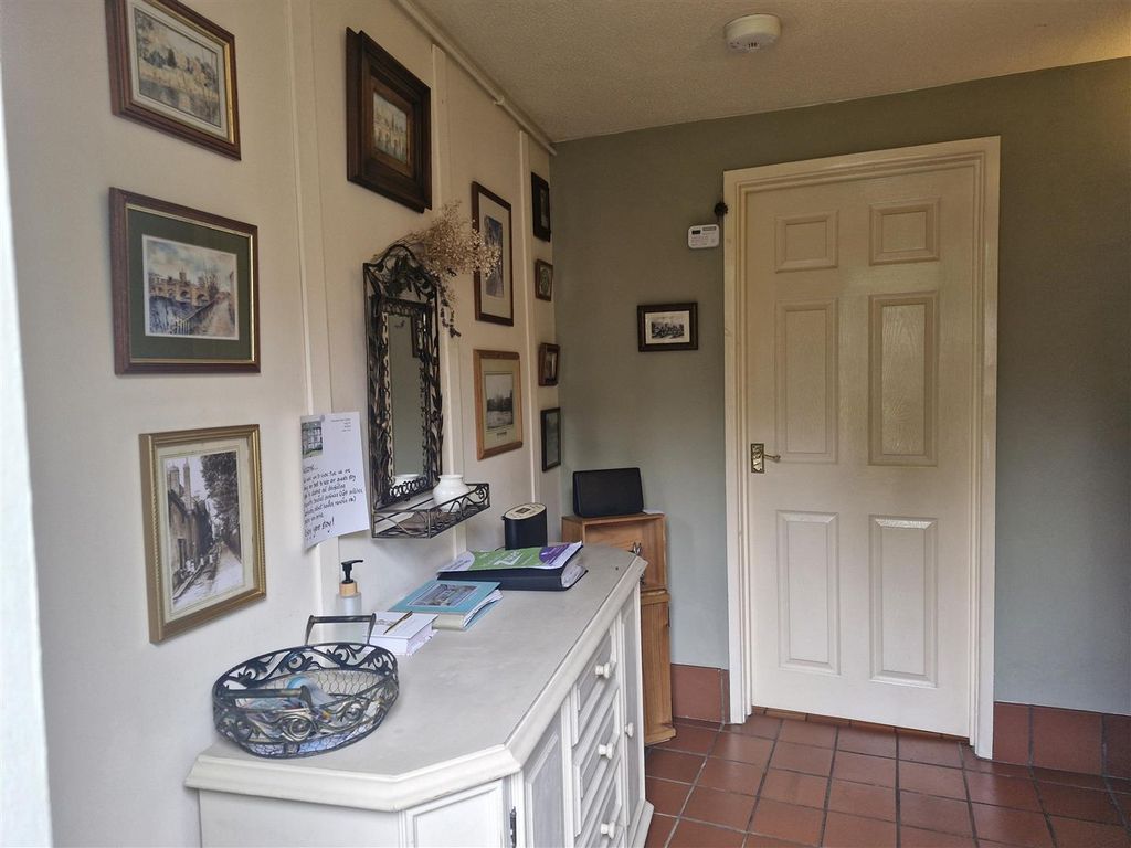 Property photo 3 of 25 Hallway.Jpg
