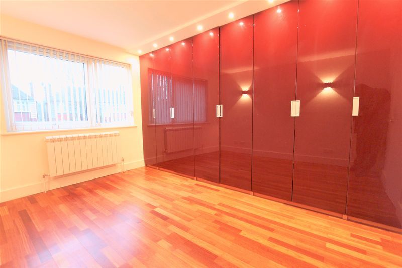 Property photo 3 of 8 Photo 6