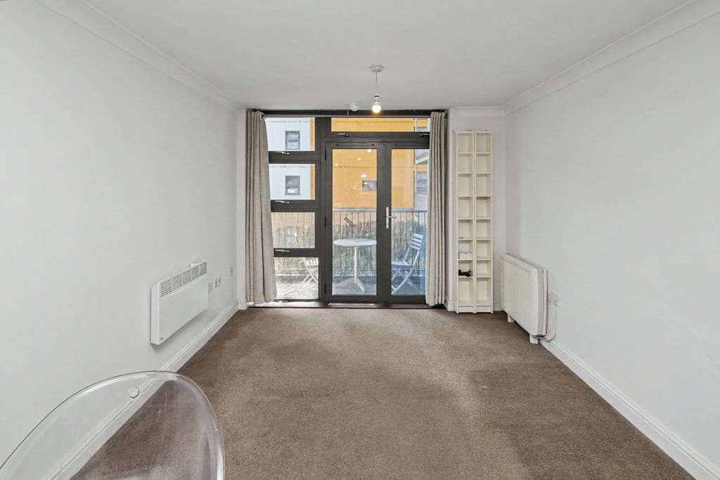 Property photo 2 of 10 111 Maltings Close, Bow, London, E3 3Td