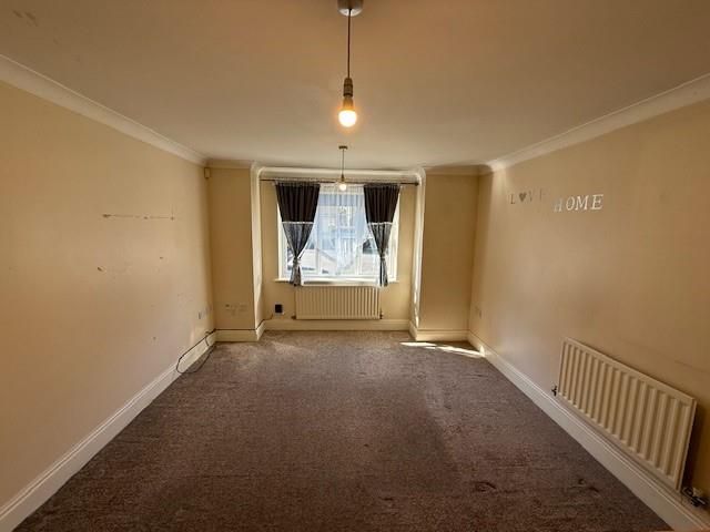 Property photo 2 of 7 Lounge