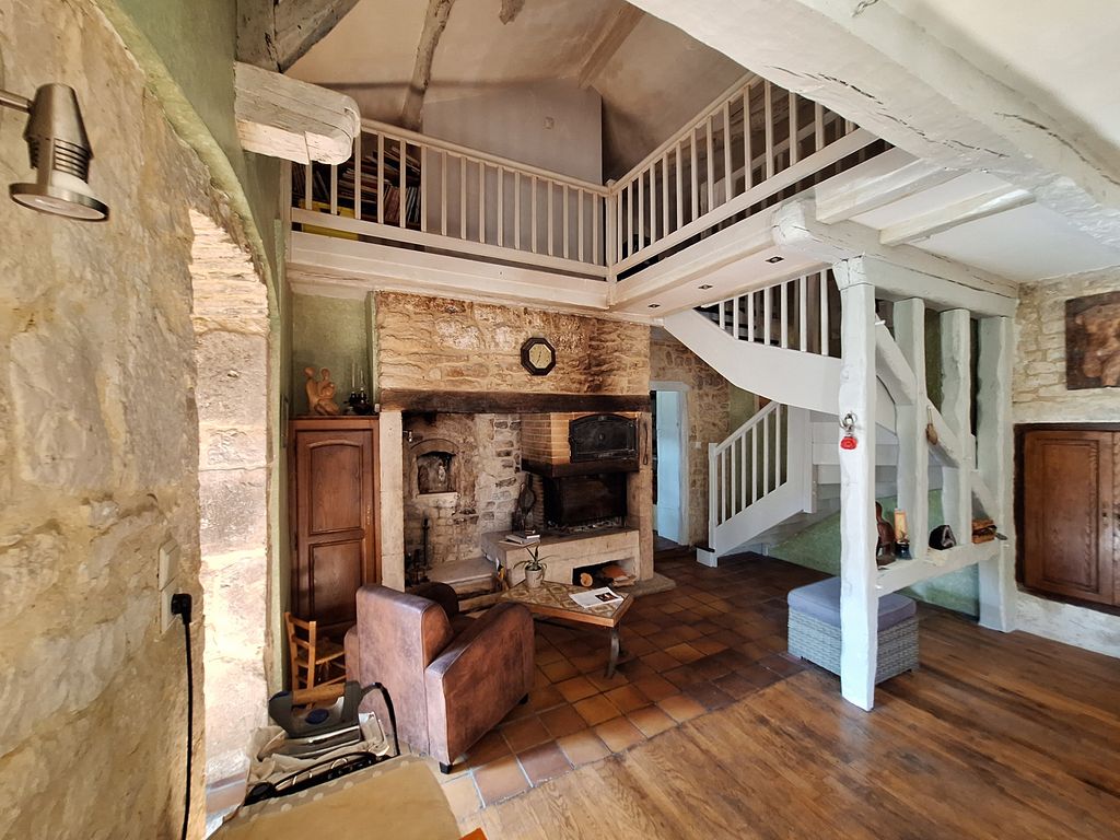 Property photo 3 of 27