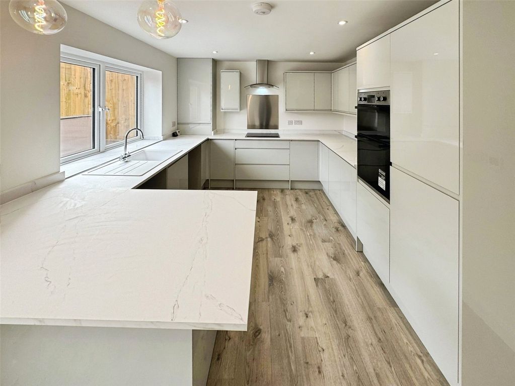 Property photo 3 of 20 Kitchen